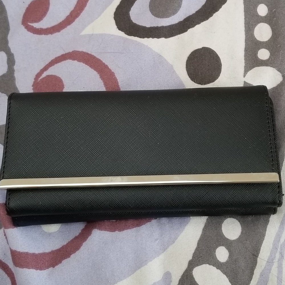 Black clutch